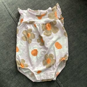 Carter’s sleeveless Newborn Romper/bodysuit
